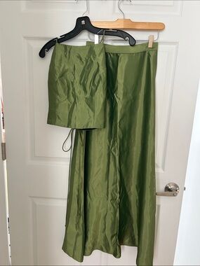 Y2K Set / 2 piece set / lace up top with skirt, green apple color, size 7/8, 90s
